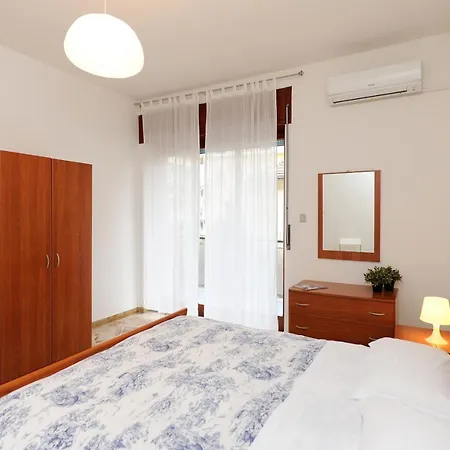 Apartment Tizi *